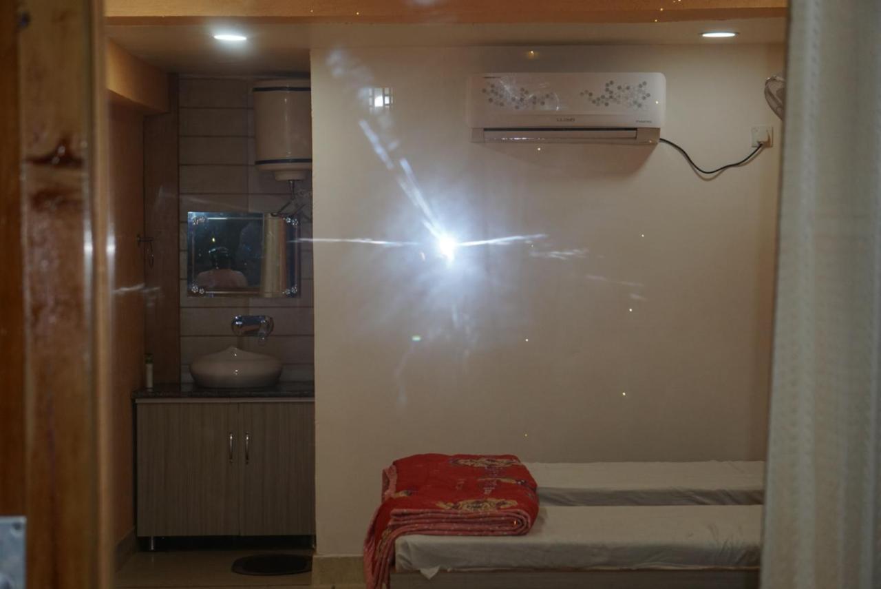 Abhayam Ashram Hotell Rishīkesh Eksteriør bilde